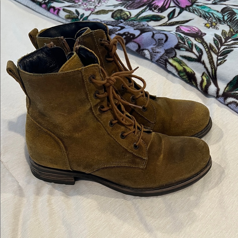 Brown Suede Woman’s Boots